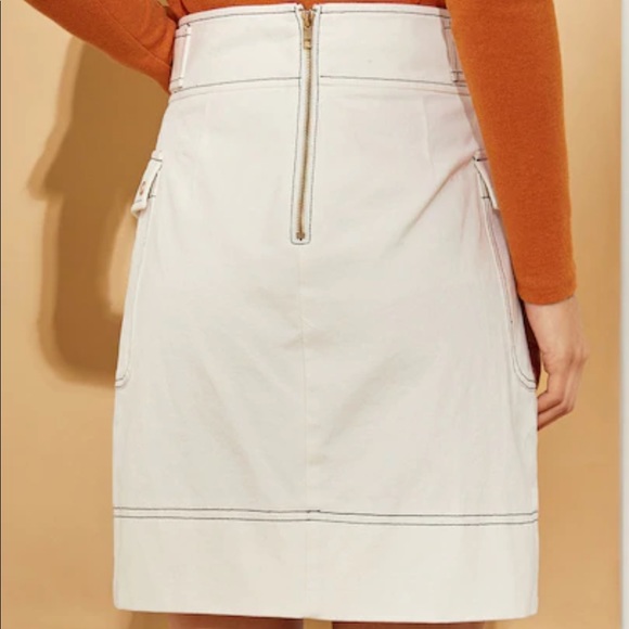 LAST ONE ✨ Contrast Stitch Mini Skirt w/ Pockets - Picture 2 of 6